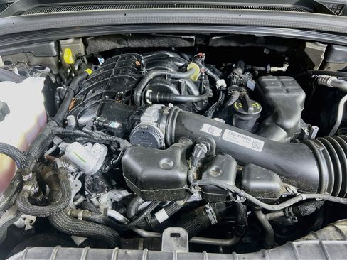 Used 2023 Jeep Grand Cherokee Laredo AWD/4WD image 28