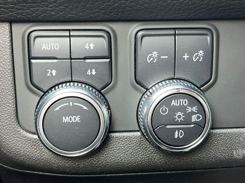 Used 2021 GMC Yukon XL Denali AWD/4WD image 23