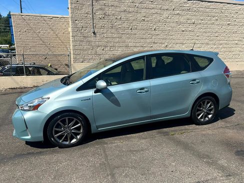 Used 2015 Toyota Prius V Five image 8