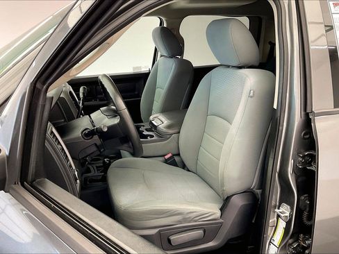 Used 2013 RAM 2500 Tradesman w/ Chrome Appearance Group image 17