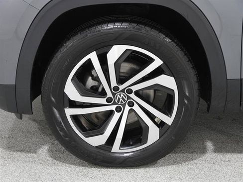 Used 2022 Volkswagen Atlas Cross Sport SEL image 23