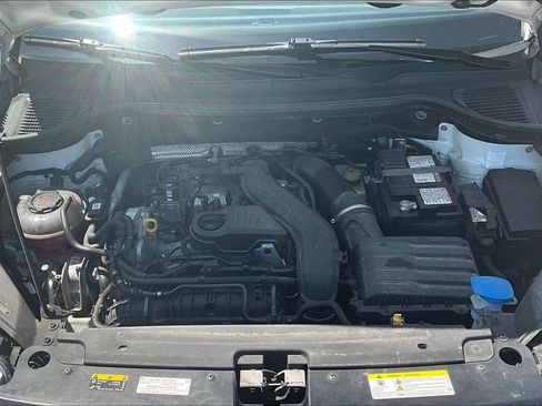 Used 2024 Volkswagen Taos SE FWD image 7