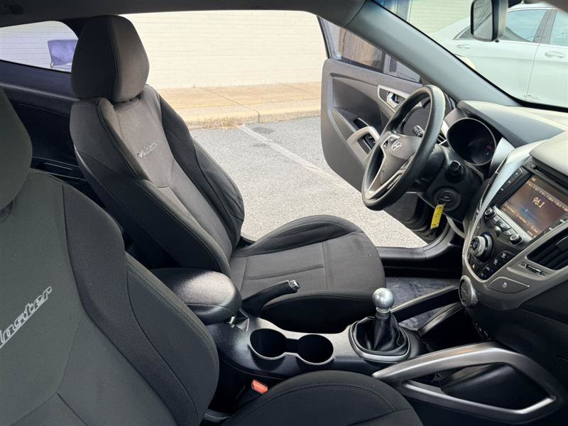 Used 2016 Hyundai Veloster FWD image 12