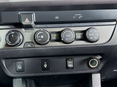 Used 2019 Toyota Tacoma TRD Off-Road AWD/4WD image 22