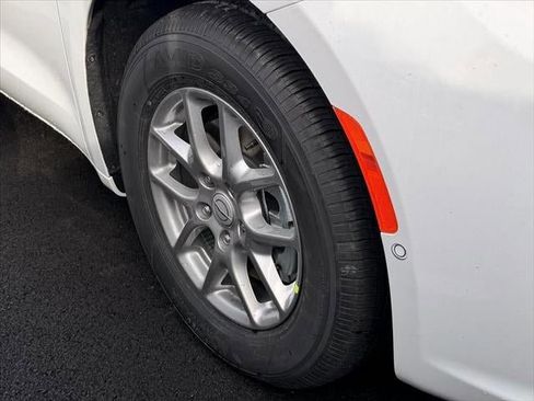 New 2026 Chrysler Pacifica Select image 52