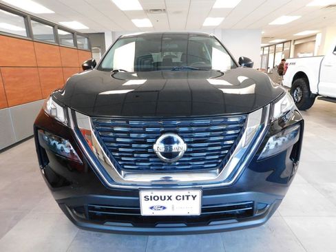 Used 2021 Nissan Rogue S image 3