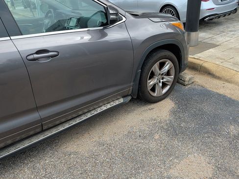 Used 2015 Toyota Highlander Limited Platinum AWD/4WD image 13