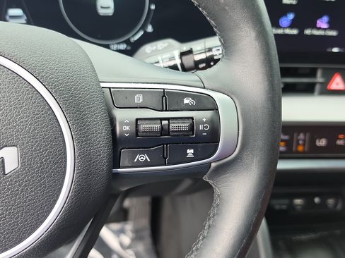 Certified 2025 Kia Sportage SX FWD image 31