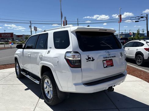 Used 2016 Toyota 4Runner SR5 AWD/4WD image 5