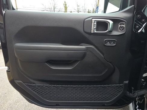 New 2026 Jeep Wrangler Unlimited Rubicon w/ Safety Group image 7