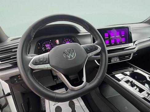 Used 2024 Volkswagen Atlas Cross Sport SEL AWD/4WD image 13