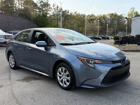 Used 2025 Toyota Corolla LE image 4