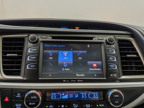 Used 2019 Toyota Highlander XLE AWD/4WD image 41