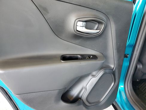 Used 2022 Jeep Renegade Latitude w/ Convenience Group AWD/4WD image 14
