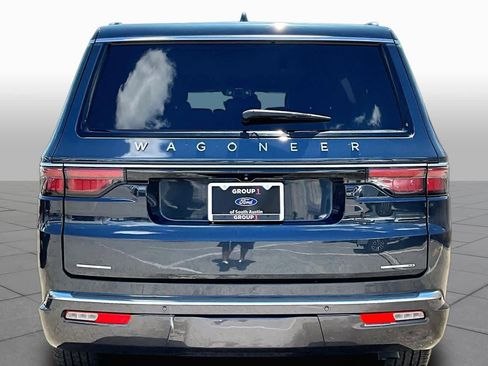 Used 2022 Jeep Wagoneer Series III AWD/4WD image 5