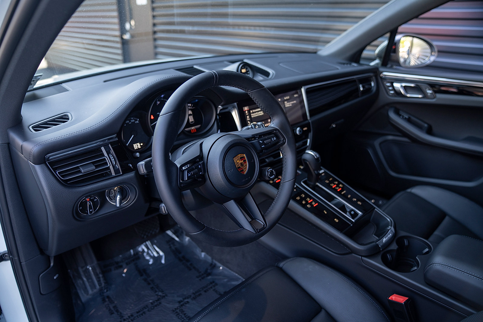 Certified 2026 Porsche Macan T AWD/4WD image 4