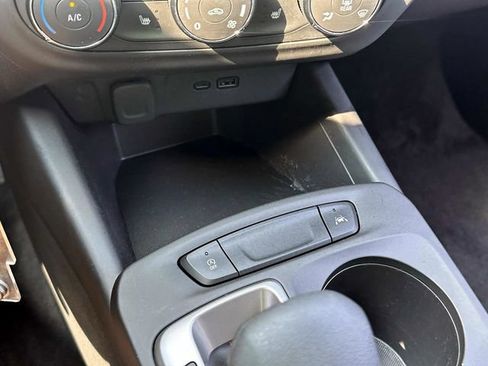 Certified 2024 Chevrolet Trax RS FWD image 26