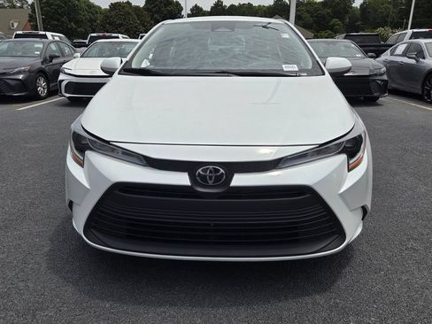 Certified 2025 Toyota Corolla LE FWD image 2