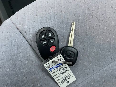 Used 2020 Toyota Sienna LE image 26