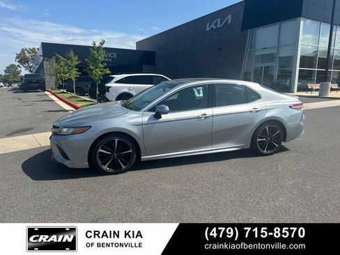 Used 2018 Toyota Camry XSE FWD image 3
