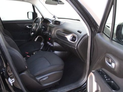 Used 2017 Jeep Renegade Latitude image 37