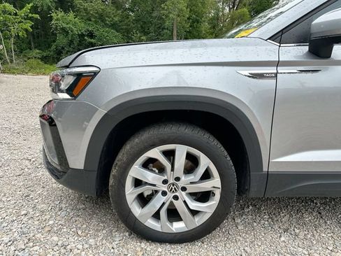 Used 2023 Volkswagen Taos SE w/ Panoramic Sunroof Package FWD image 35