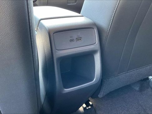 Used 2025 Chevrolet Trax LT FWD image 11