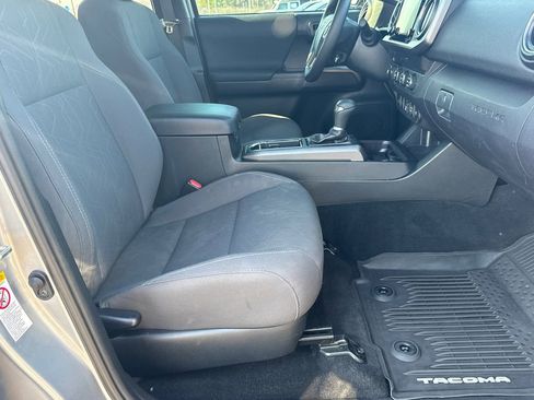 Used 2019 Toyota Tacoma TRD Sport w/ Technology Package image 15