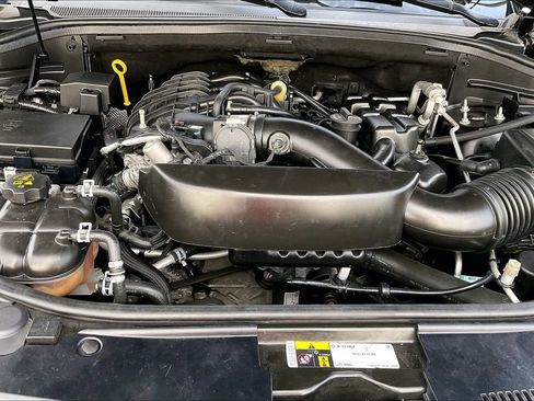 Used 2019 Jeep Grand Cherokee Limited w/ Luxury Group II image 9