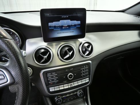 Used 2018 Mercedes-Benz GLA 250 4MATIC image 19