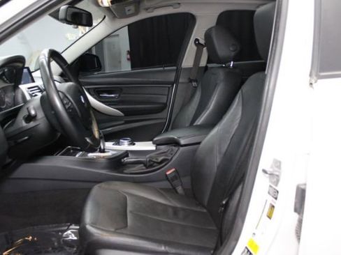 Used 2014 BMW 320i xDrive Sedan image 11