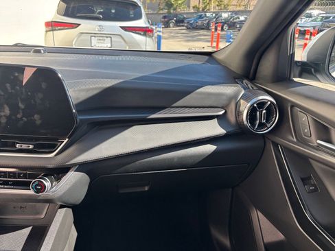 Used 2025 Chevrolet Equinox LT image 35