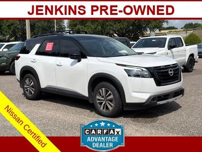 Used 2025 Nissan Pathfinder SL w/ Black Appearance Package