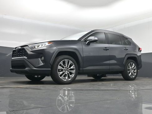 Used 2020 Toyota RAV4 XLE Premium image 46