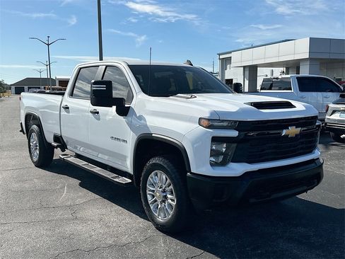 Used 2024 Chevrolet Silverado 2500 W/T image 3