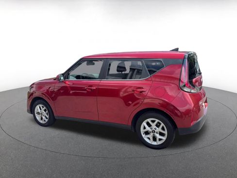 Used 2025 Kia Soul LX w/ LX Technology Package FWD image 9