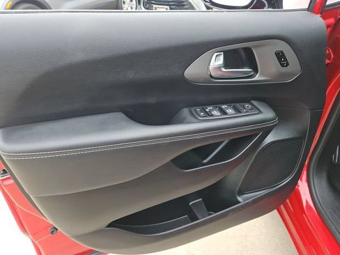 Used 2025 Chrysler Pacifica Select FWD image 20