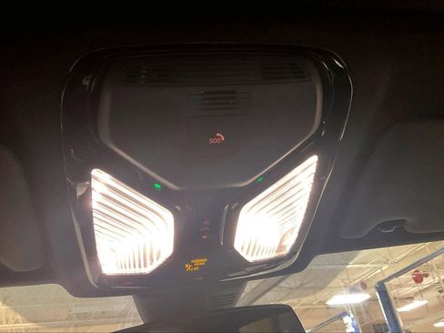 Certified 2025 BMW 330i Sedan w/ Convenience Package image 36