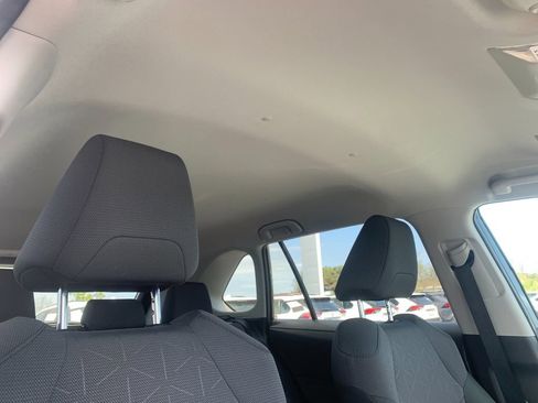 Used 2025 Toyota RAV4 XLE AWD/4WD image 19