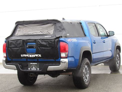 Used 2016 Toyota Tacoma TRD Off-Road image 6