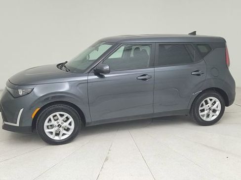 Used 2025 Kia Soul LX w/ LX Technology Package image 2