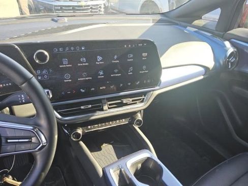 Used 2025 Chevrolet Equinox EV LT w/ Convenience Package image 11