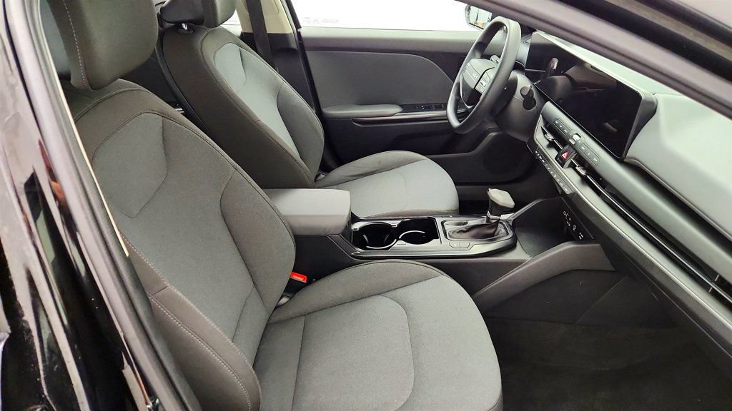 Used 2025 Kia K4 FWD image 21