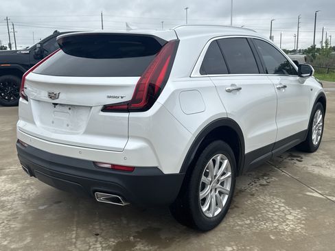 Used 2023 Cadillac XT4 Luxury w/ Cold Weather Package FWD image 13