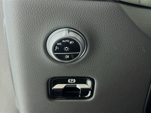 Used 2024 Mercedes-Benz GLC 300 4MATIC image 8