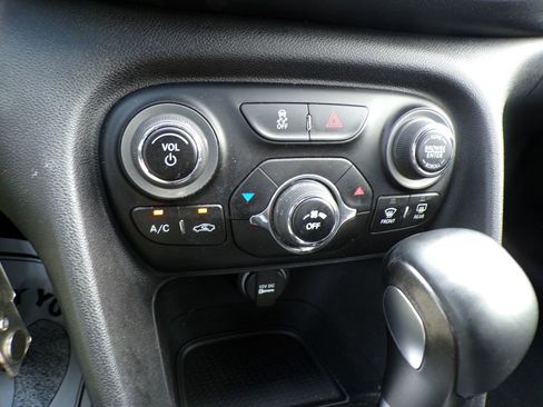 Used 2014 Dodge Dart SXT image 38