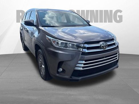 Used 2019 Toyota Highlander Limited Platinum image 3
