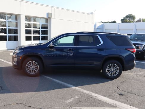 Used 2023 Chevrolet Traverse LT FWD image 7