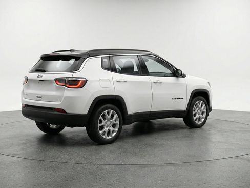 Used 2025 Jeep Compass Limited image 9