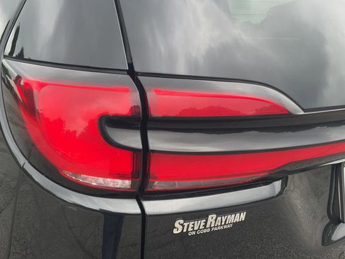 Used 2023 Chrysler Pacifica Touring-L FWD image 29